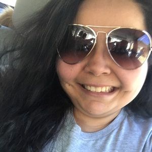 Meet your Posher, Alyssa